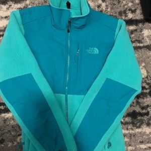 Woman’s northface jacket